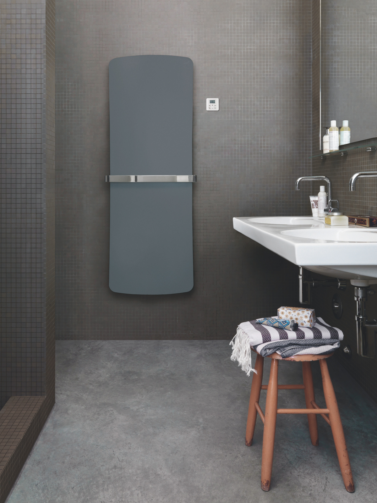 Rendering Zehnder Folio Belt Decorative radiator Front view