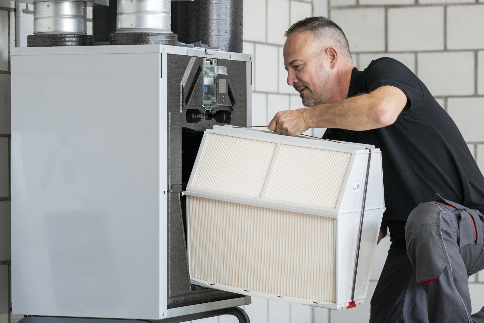 Zehnder_CSY_Installer-Shooting_image-0280_Retouched Zehnder, CSY, people, shooting, installer, customer, product showcase,