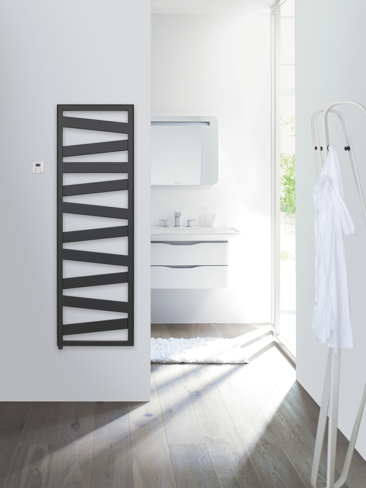 Rendering Zehnder Ribbon Decorative radiator Front view